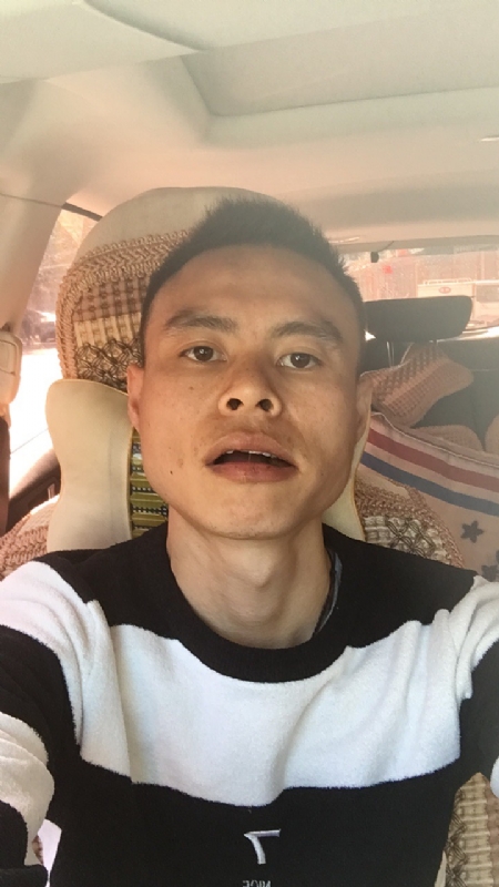 小何的第一张照片--双牌蓝颜知己交友网